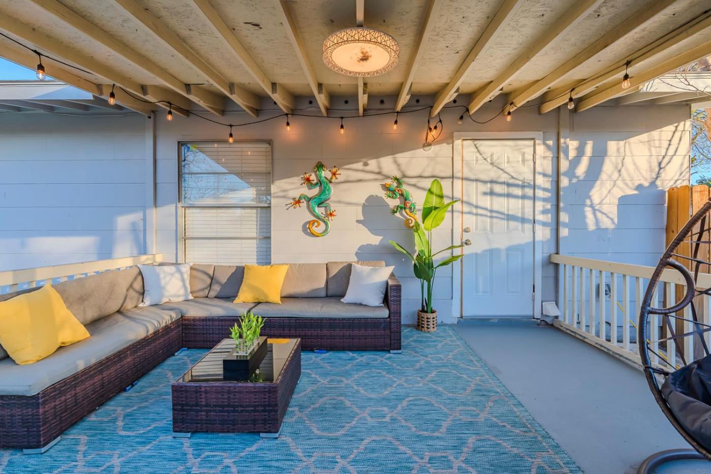 Game Room, Pool & Fire Pit At The Medical Center San Antonio Eksteriør billede